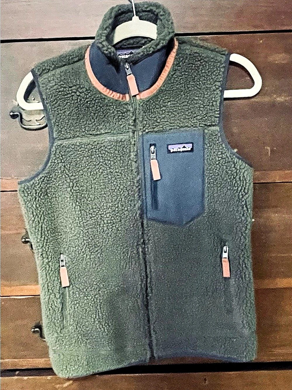 Mint condition! 🍁 Patagonia women’s Retro-X Fleece Vest Olive green / Navy and b